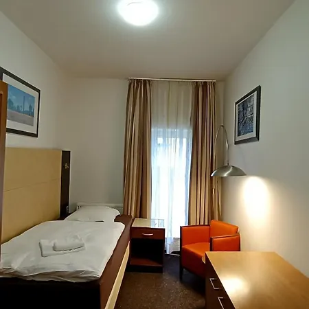 Gato Dalovice Apartment *